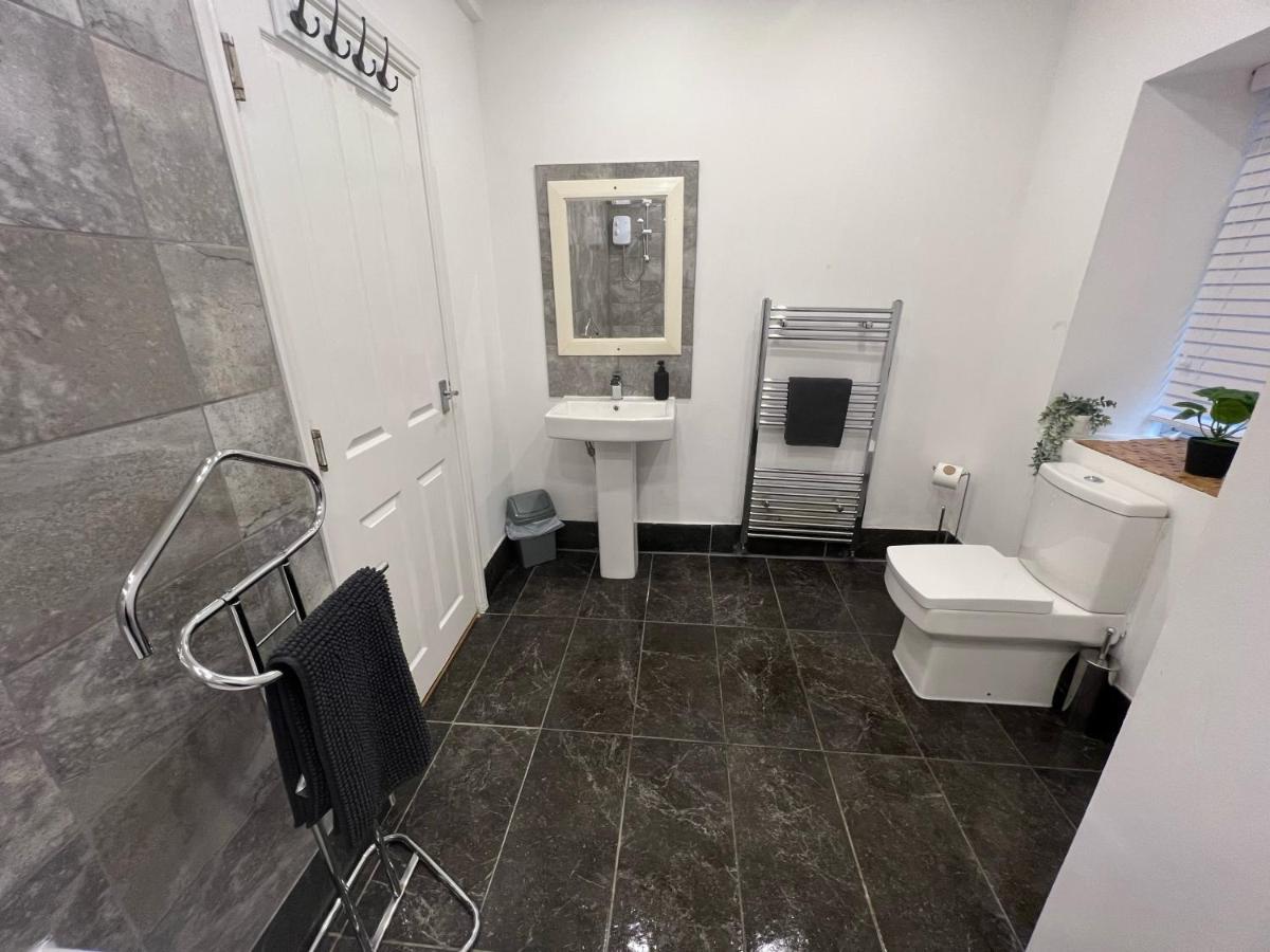Spacious Ground Floor Suite Comfortably Sleeps Up To Eight Halifax Eksteriør bilde